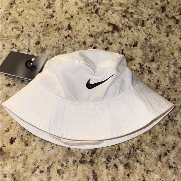 Nike Toddler Classic White Bucket Hat - Picture 1 of 6